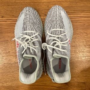 adidas Yeezy Boost 350 V2
Blue Tint (2017)